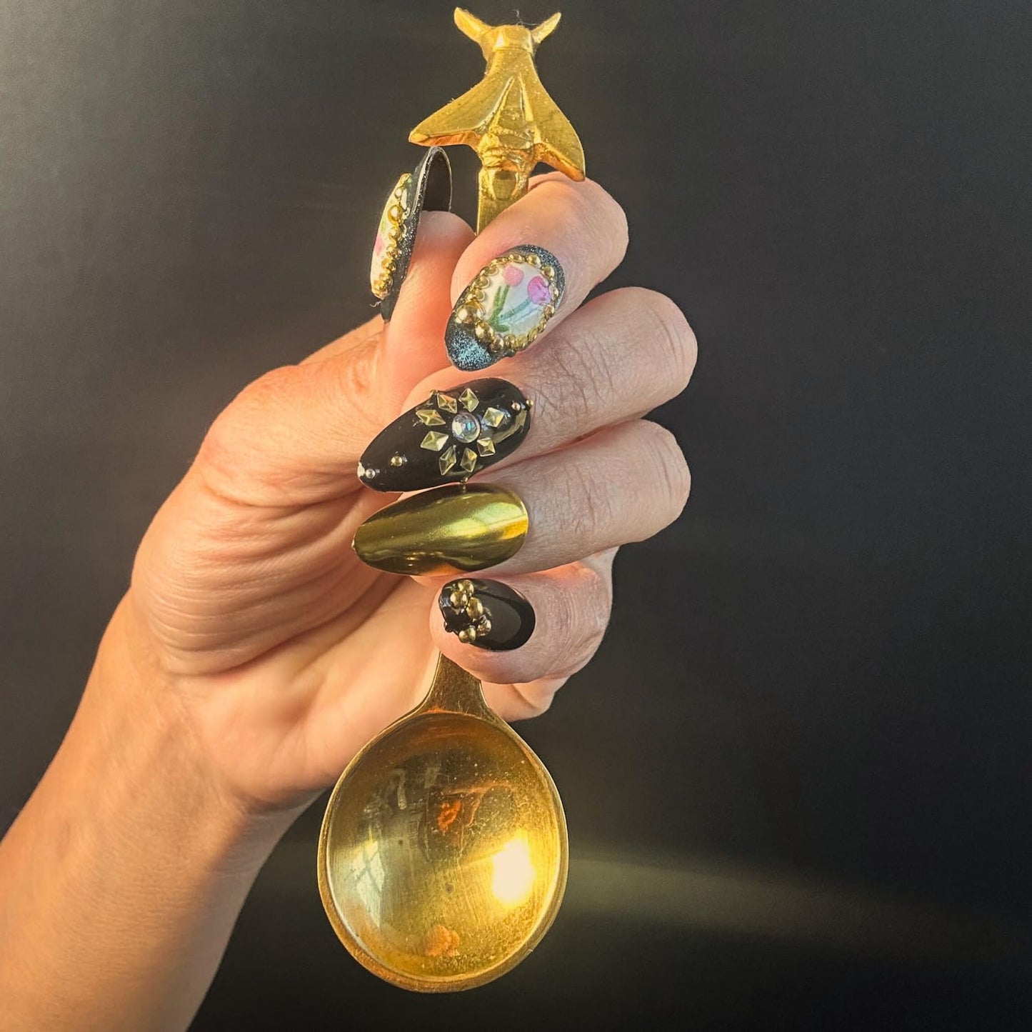 ARYANA NEW YORK Handmade Press On Nails - Flower Collection